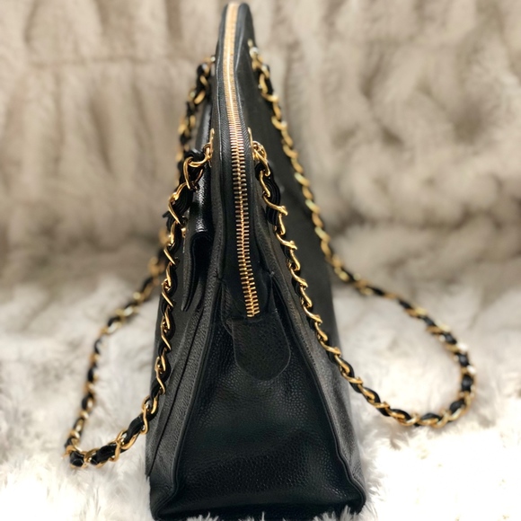 SOLD - Chanel Vintage Caviar Shoulder Bag - Picture 4 of 7